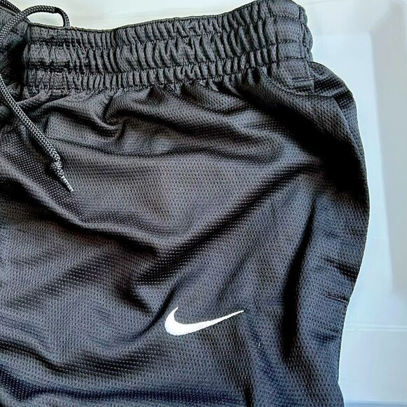 Nike Dri-Fit lightweight workout pants with ZIPPERED POCKETS! - Picture 4 of 6